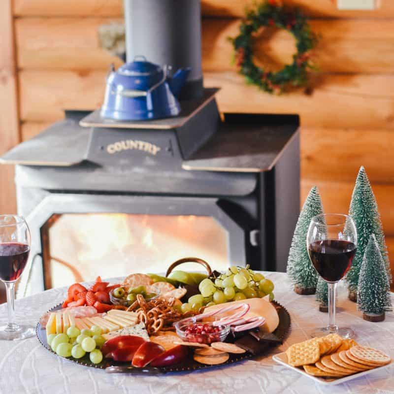 How to Create The Perfect Holiday Cheese Board